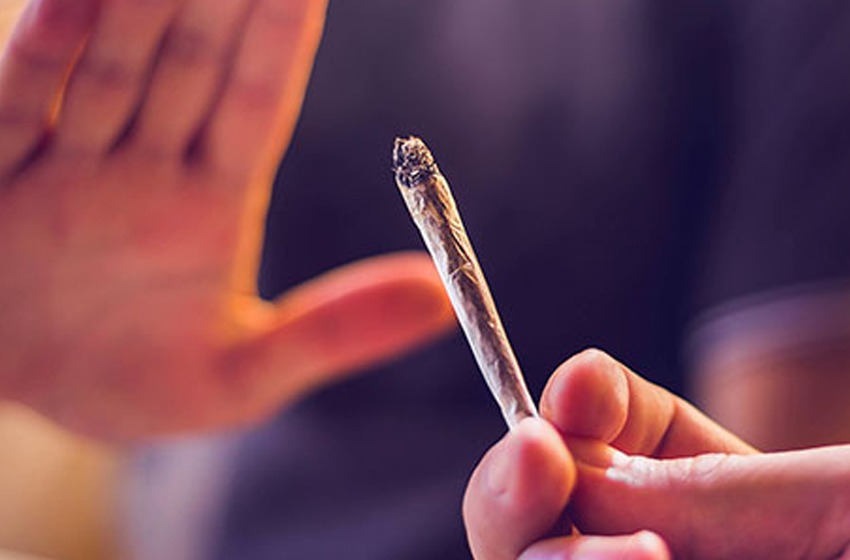 Vendas de drogas, prostituição e outras atividades.