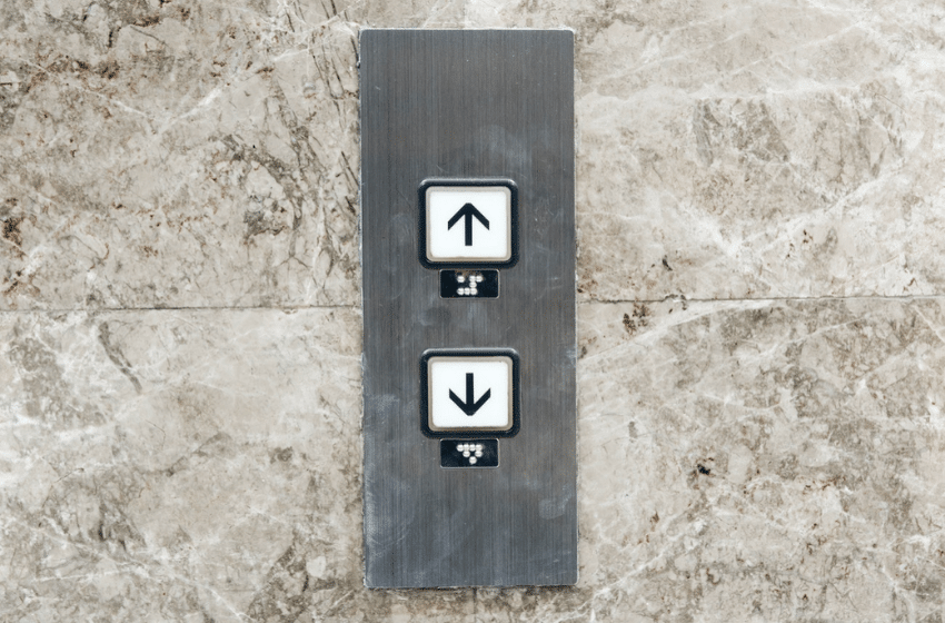 Uso de álcool na limpeza de elevadores pode causar incêndios.