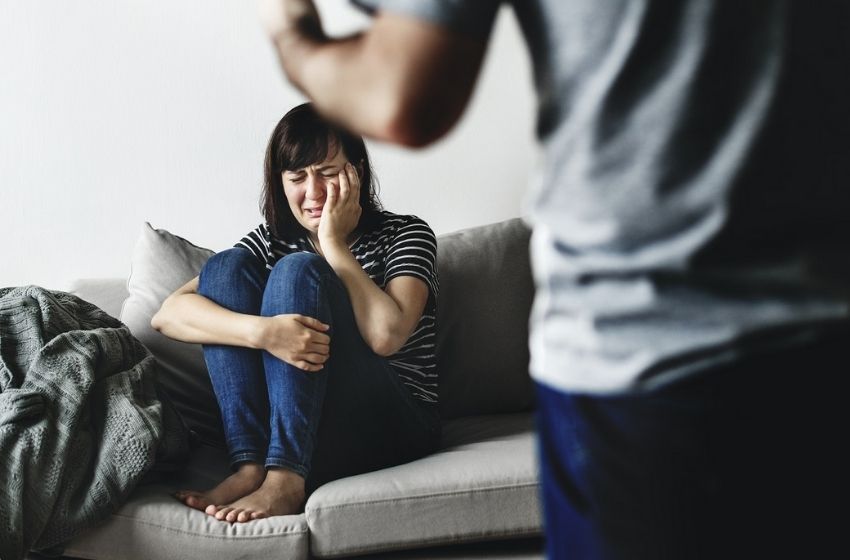 Projeto obriga condomínios a denunciar casos de violência doméstica.