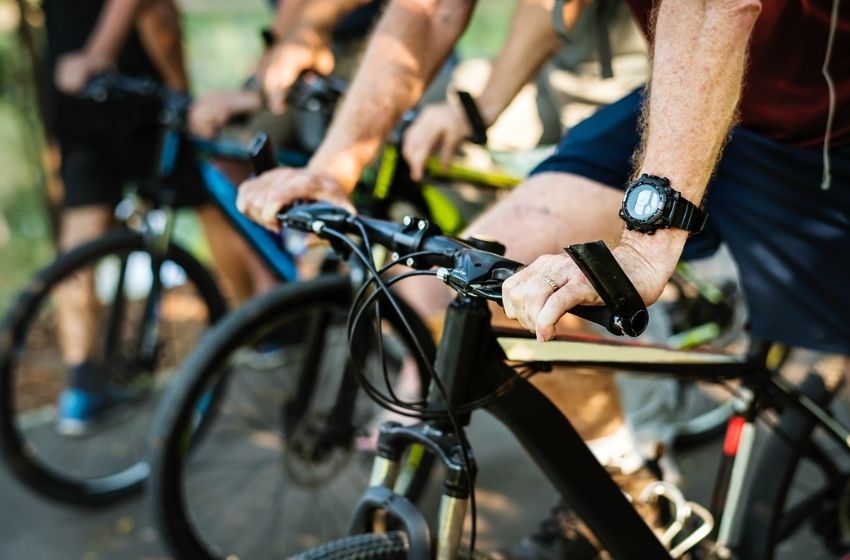 Bicicletários dentro dos condomínios.