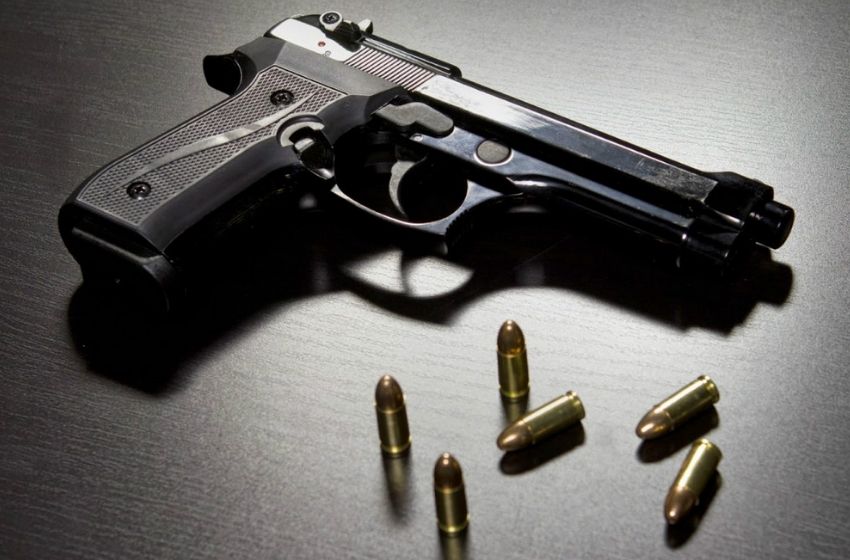 Homem é detido por fazer disparos em sacada de prédio após confusão com vizinho em Campinas.