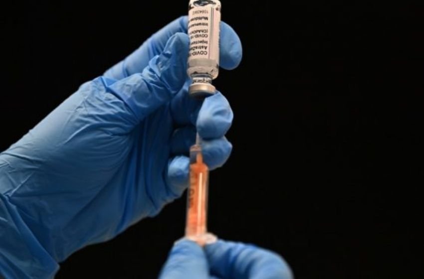 Mulher finge ser agente de vacinação contra Covid-19 e tenta entrar em condomínio.