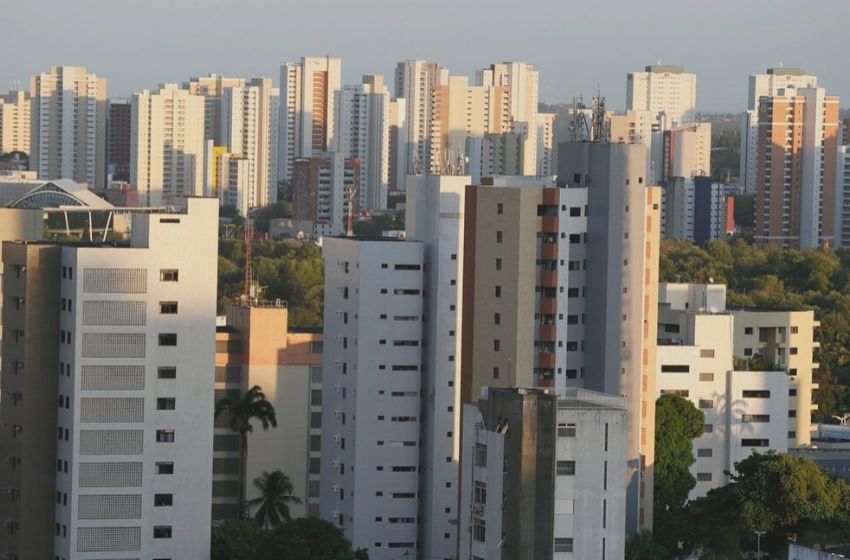 Mãe e filha suspeitas de agredir síndico após festa.