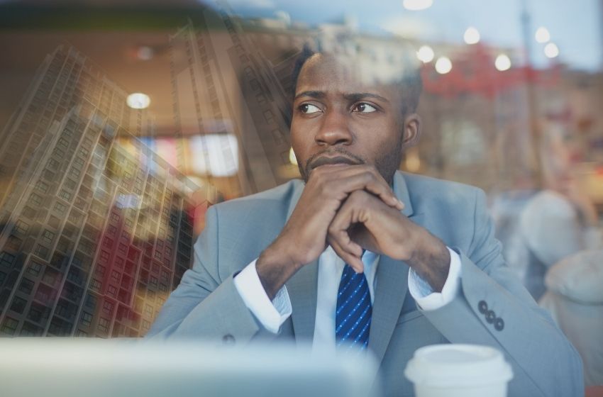 Condomínio sem síndico.