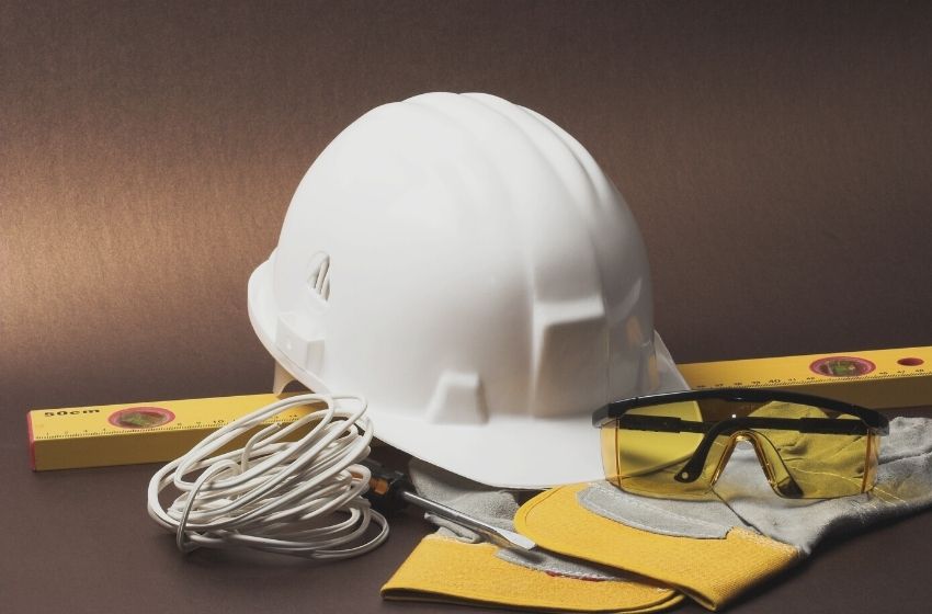 Condomínios devem seguir normas de segurança e saúde no trabalho.