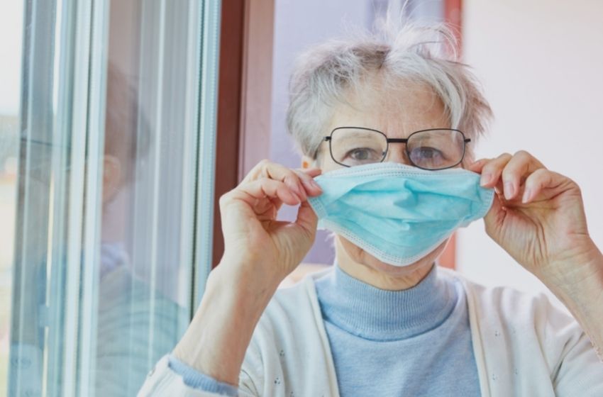 Síndica explica sobre prevenção à Covid-19 em prédio residencial.