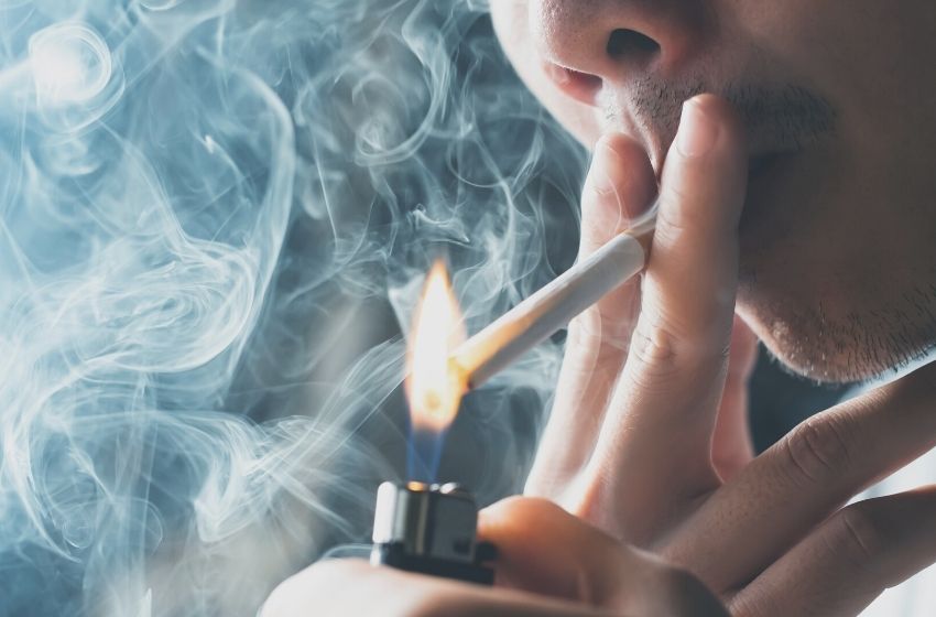 Homem dorme com cigarro aceso e provoca incêndio em apartamento.