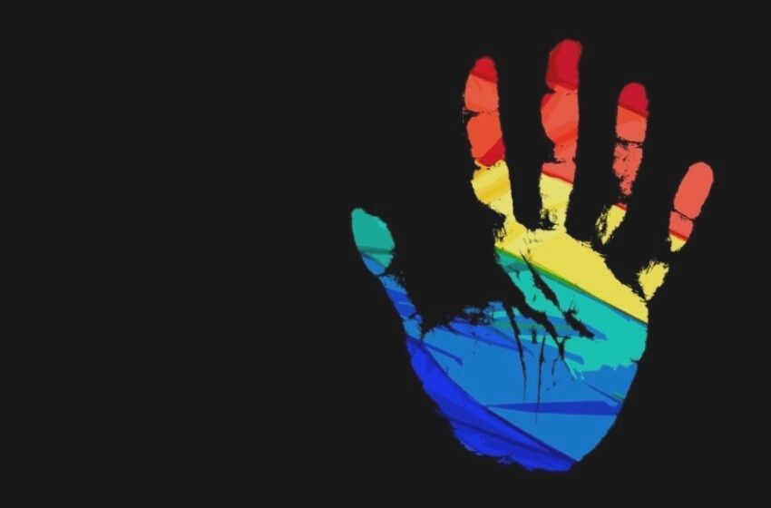 Vítima de homofobia é notificada por condomínio.